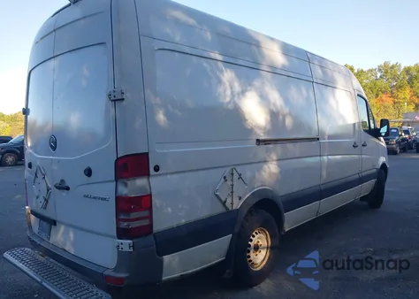 2014 Mercedes-Benz Sprinter 2500 High Roof из США, поврежденный, VIN WD3PE8DE6E5897902